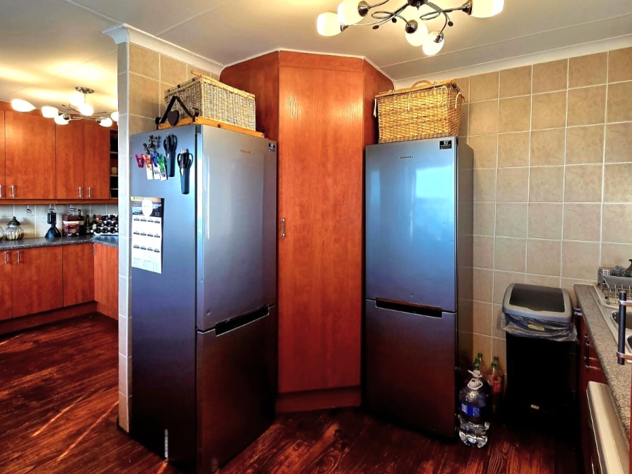 4 Bedroom Property for Sale in Paradise Beach Eastern Cape